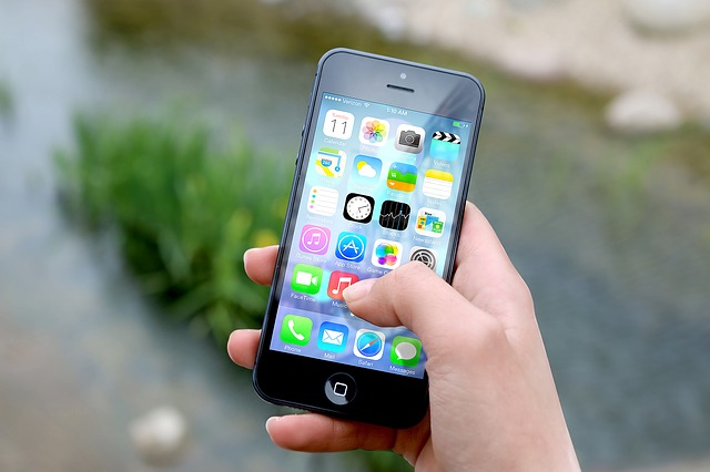 černý iphone